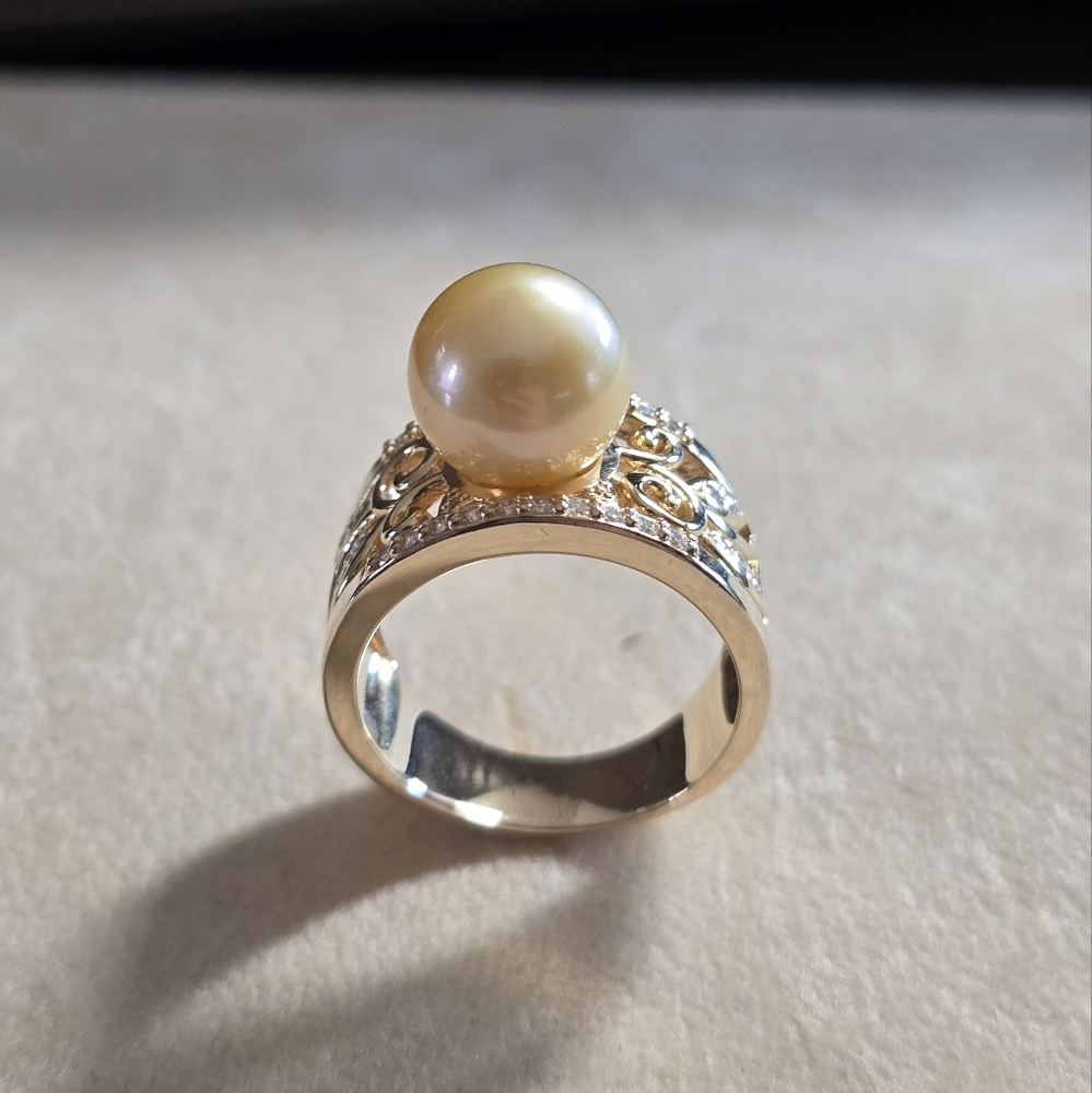 Elegant Gold Pearl Ring
